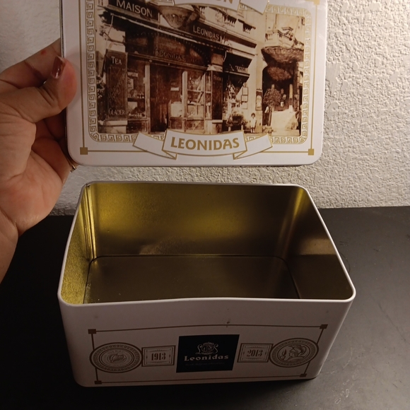 GORGEOUS NEW Maison Leonidas Belgian Chocalatier 7"Wx5"Dx4"H Tin Box. - Picture 4 of 6